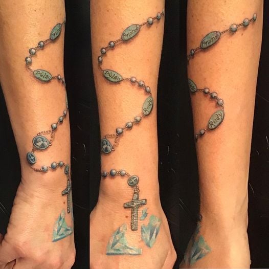 Luciole la bestiole avant-bras “Rosary” tattoo